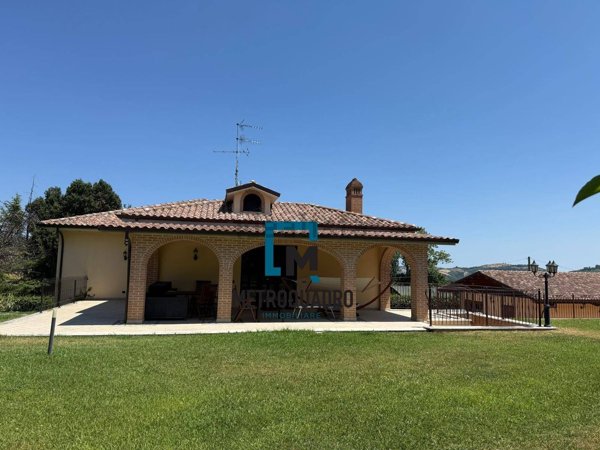 casa indipendente in vendita ad Offida in zona San Barnaba