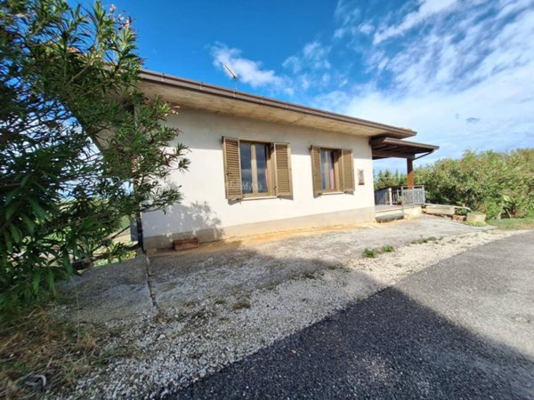 casa indipendente in vendita ad Offida in zona San Barnaba