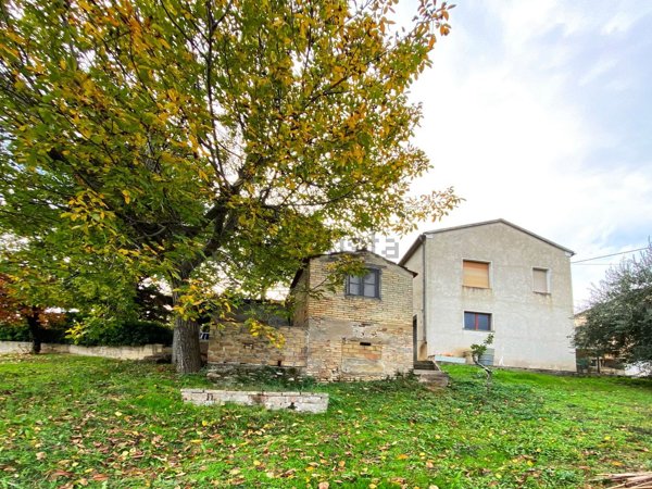 casa indipendente in vendita ad Offida in zona San Barnaba