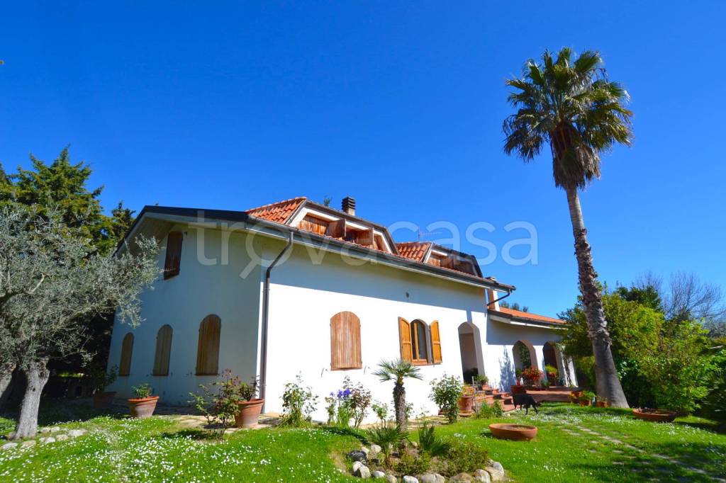 casa indipendente in vendita a Ripatransone