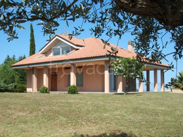casa indipendente in vendita a Ripatransone