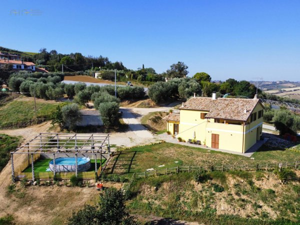 casa indipendente in vendita a Ripatransone
