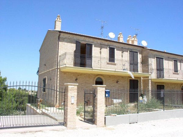 casa indipendente in vendita a Ripatransone in zona Petrella