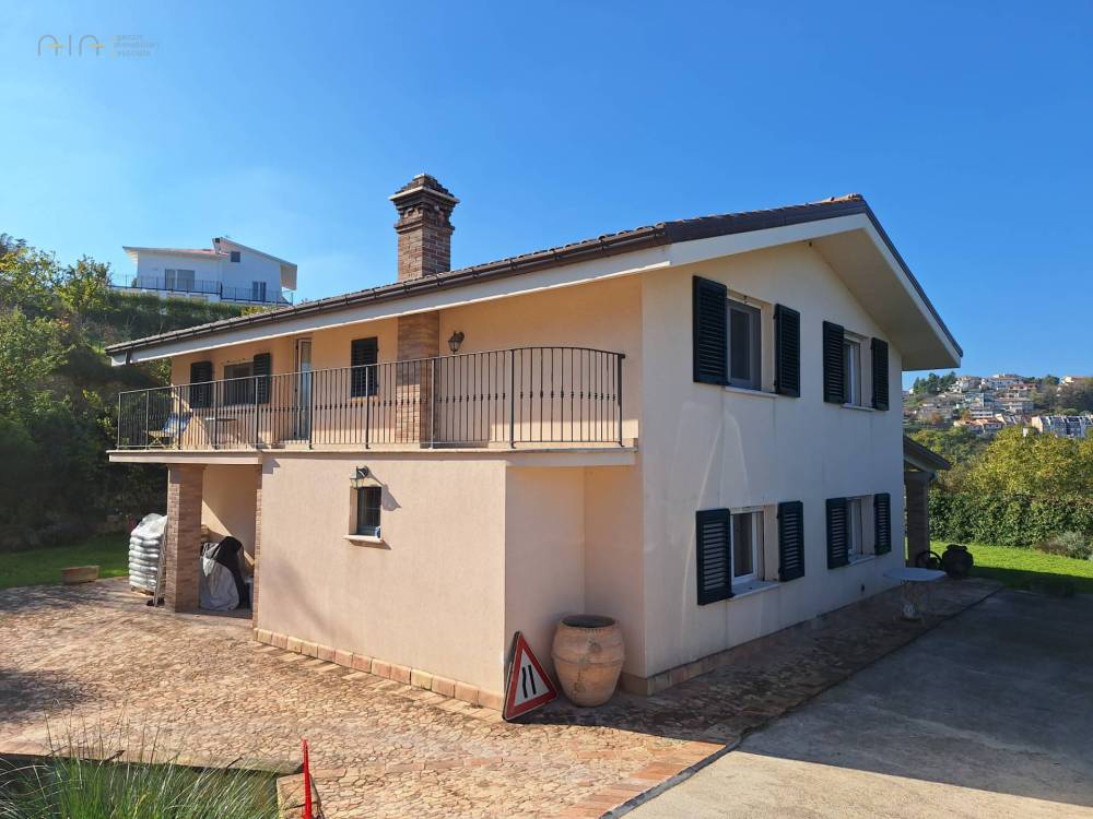 casa indipendente in vendita a Ripatransone