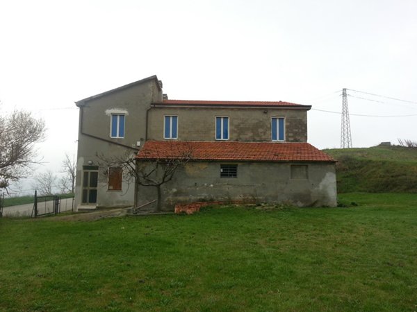 casale in vendita a Ripatransone