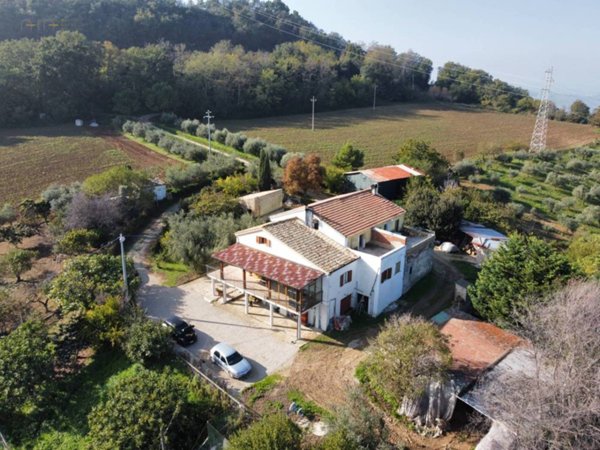 casa indipendente in vendita a Ripatransone