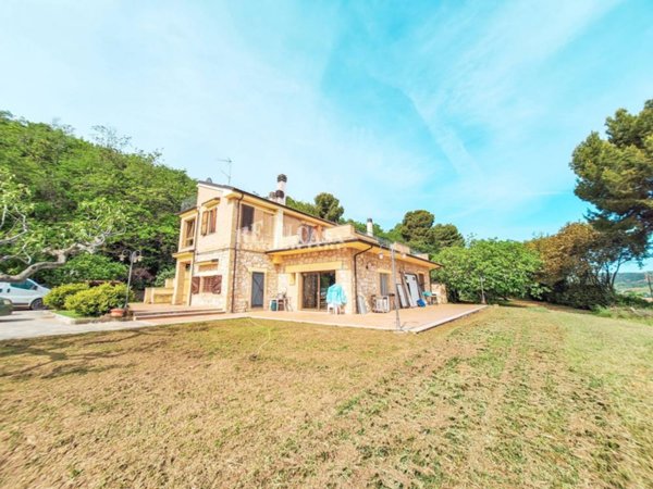 casa indipendente in vendita a Ripatransone