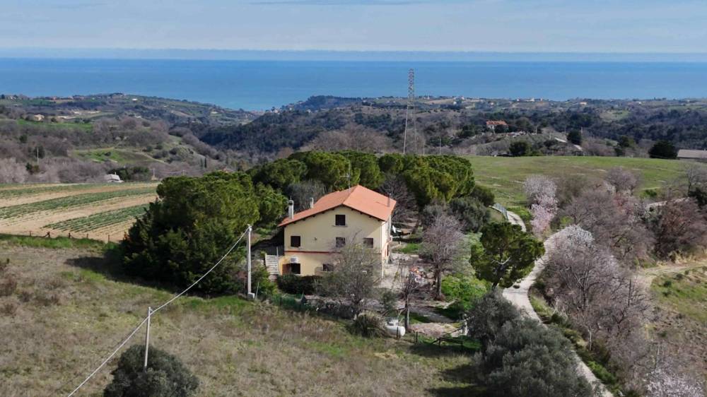 casa indipendente in vendita a Ripatransone in zona Petrella