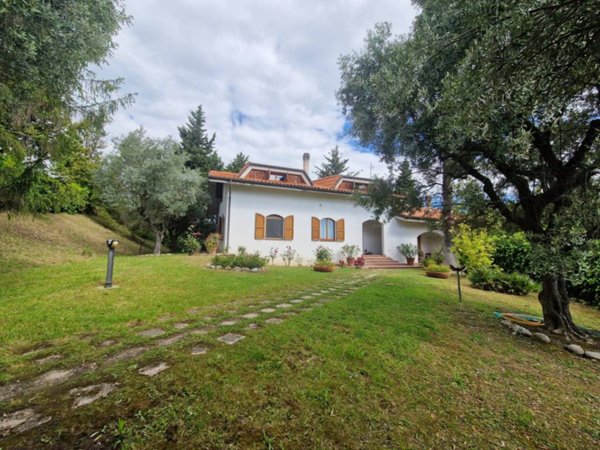 casa indipendente in vendita a Ripatransone in zona Petrella