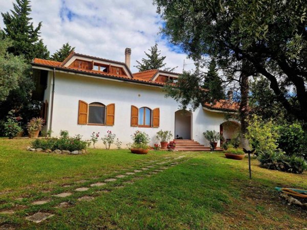 casa indipendente in vendita a Ripatransone in zona Petrella