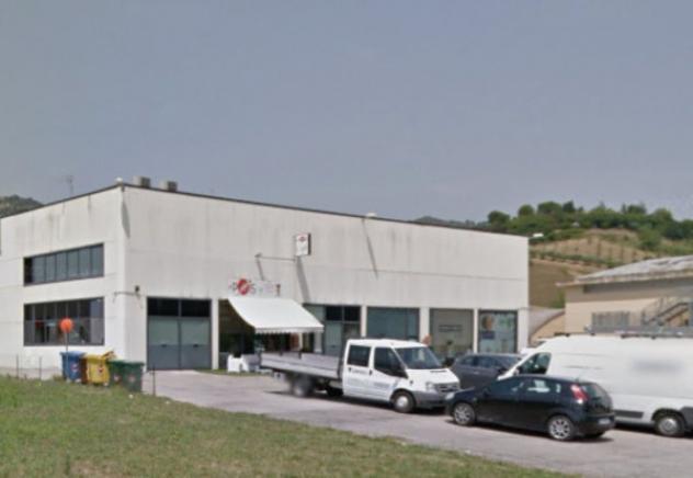 locale commerciale in vendita a Ripatransone