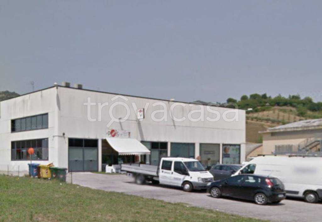 locale commerciale in vendita a Ripatransone