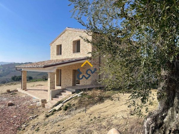 casa indipendente in vendita a Ripatransone
