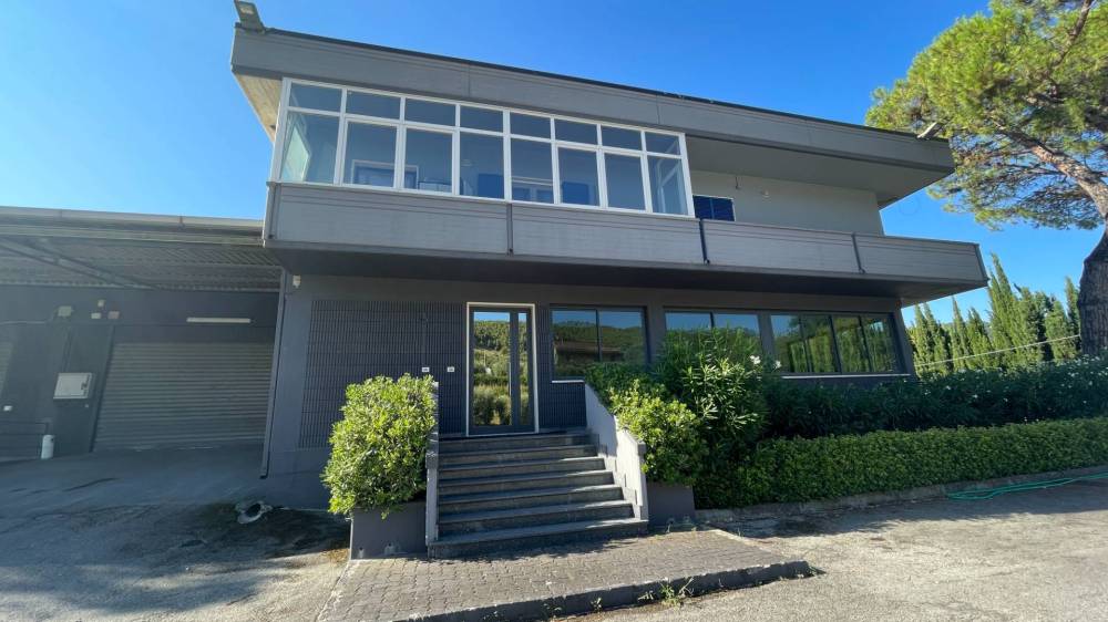 locale di sgombero in vendita a Ripatransone