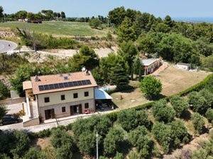 casa indipendente in vendita a Ripatransone in zona Petrella