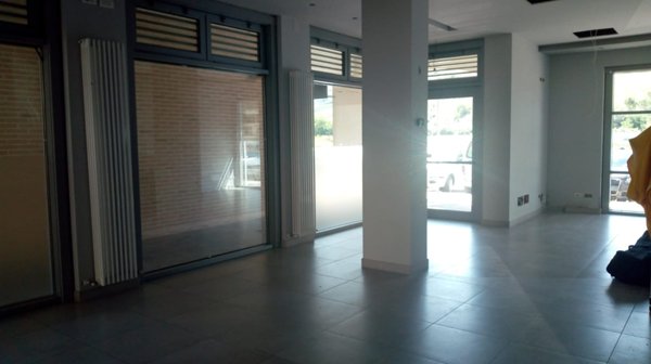 locale commerciale in vendita a Ripatransone