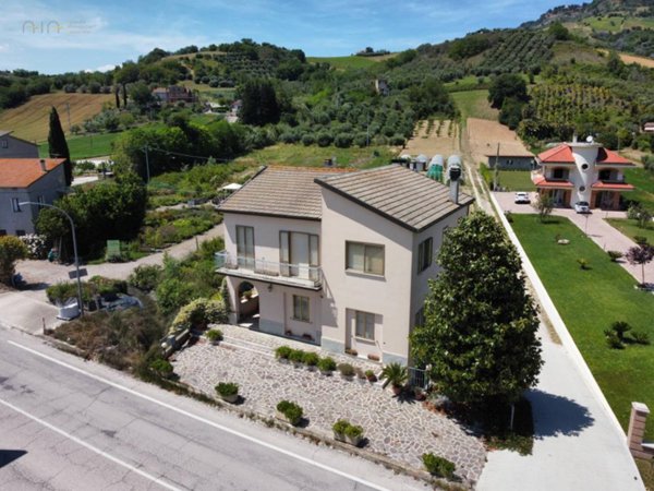 casa indipendente in vendita a Ripatransone