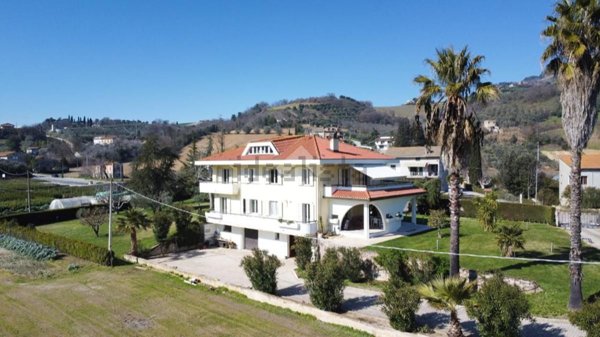 casa indipendente in vendita a Ripatransone