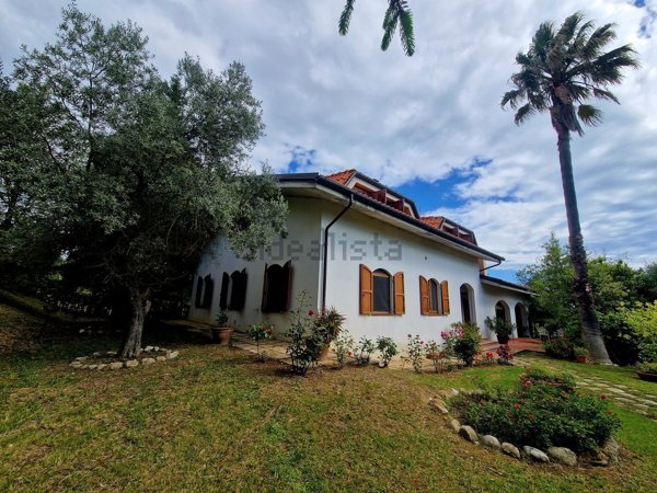 casa indipendente in vendita a Ripatransone