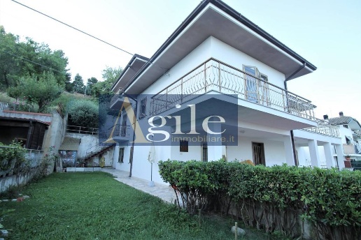 casa indipendente in vendita a Ripatransone in zona Petrella