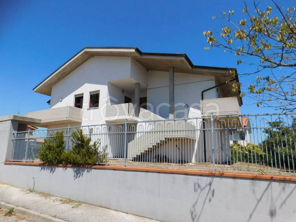 casa indipendente in vendita a Ripatransone in zona Petrella