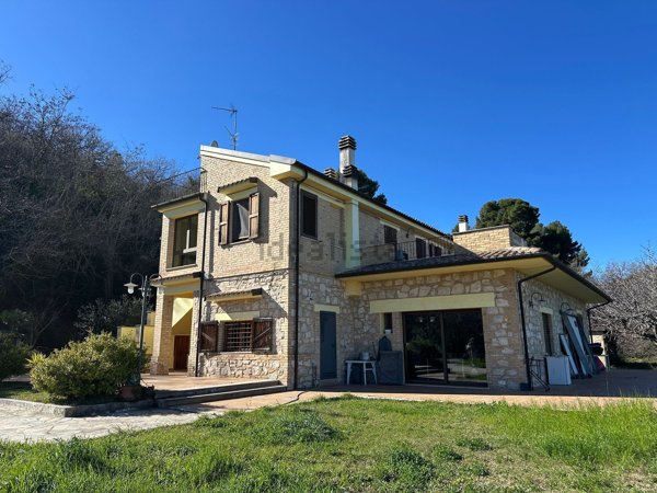 casa indipendente in vendita a Ripatransone
