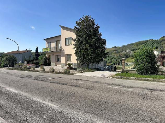 casa indipendente in vendita a Ripatransone