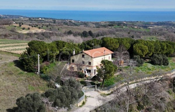 casa indipendente in vendita a Ripatransone in zona Petrella
