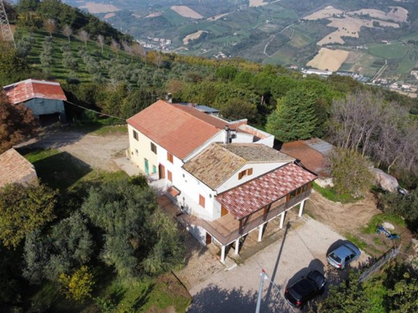 casa indipendente in vendita a Ripatransone in zona San Salvatore