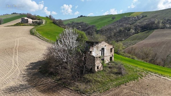 pentavano in vendita a Ripatransone in zona Trivio