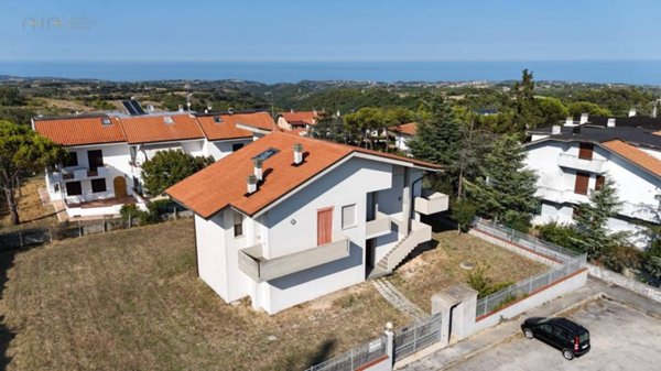 casa indipendente in vendita a Ripatransone in zona Petrella