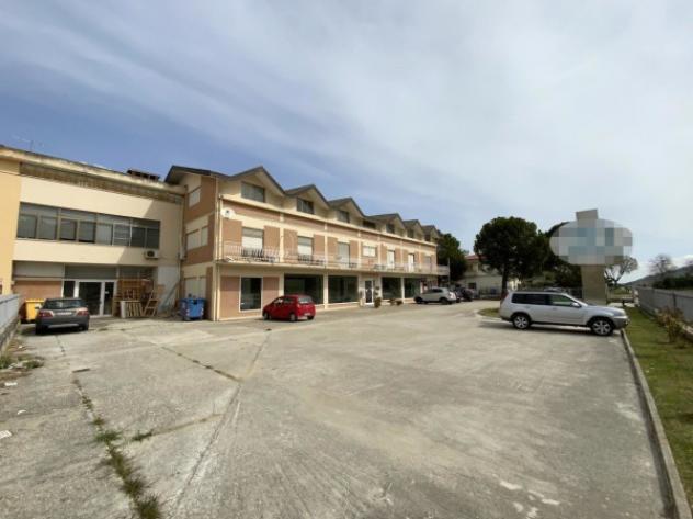 locale commerciale in vendita a Ripatransone