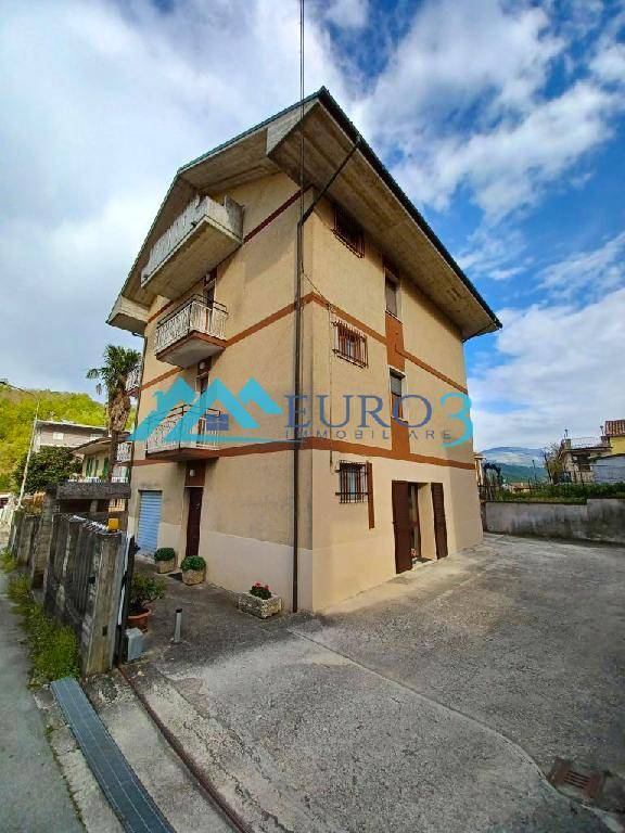 casa indipendente in vendita a Roccafluvione