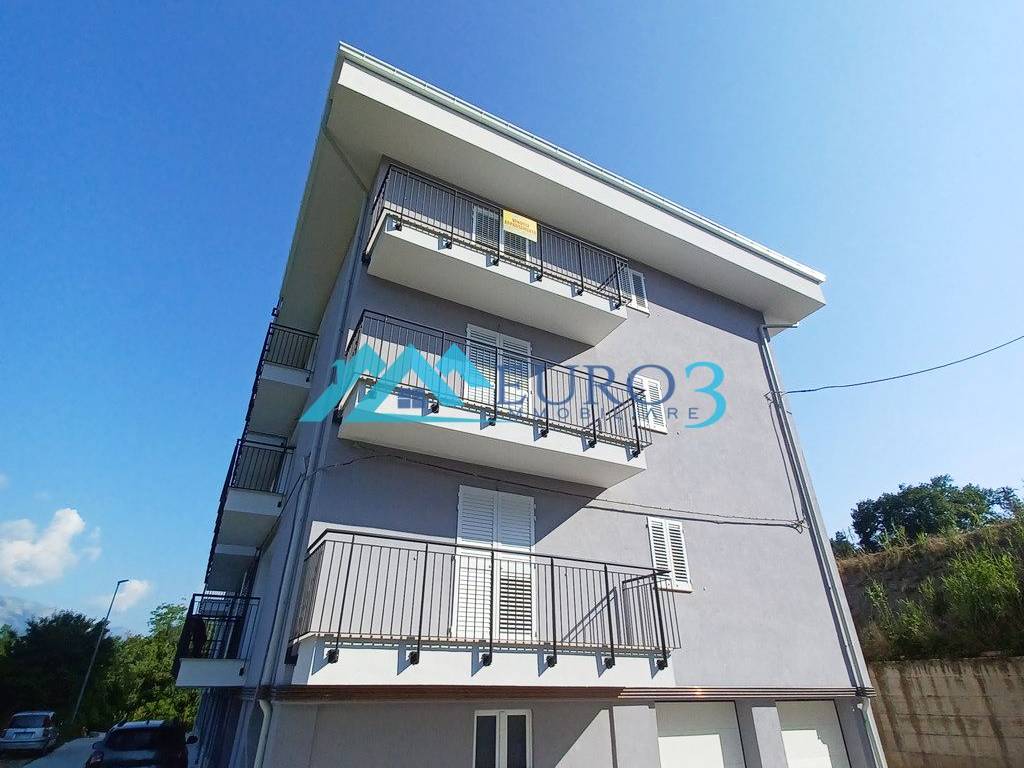 appartamento in vendita a Roccafluvione in zona Marsia