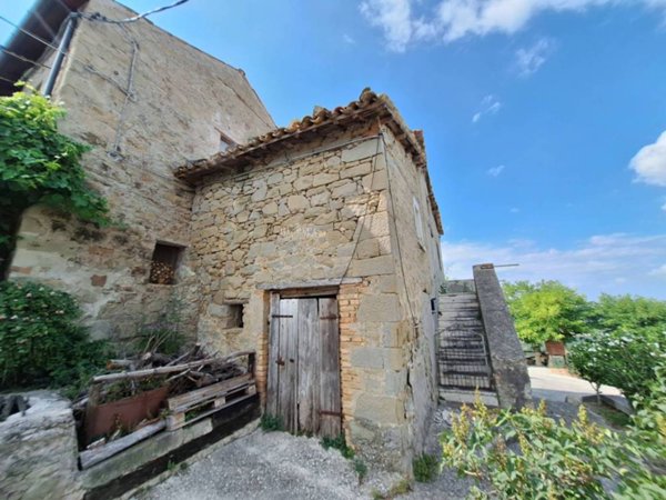 casa indipendente in vendita a Roccafluvione in zona Scalelle