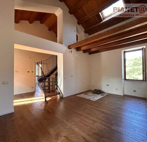 casa indipendente in vendita a Roccafluvione in zona Marsia