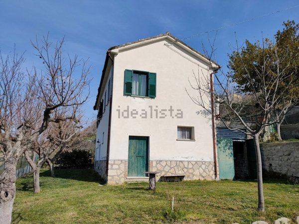 appartamento in vendita a Roccafluvione in zona Osoli