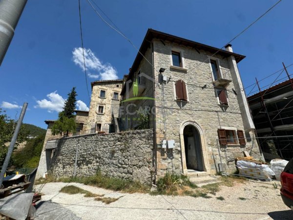 appartamento in vendita a Roccafluvione in zona Casebianche