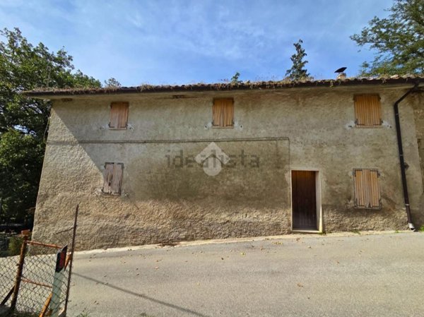 casa indipendente in vendita a Roccafluvione