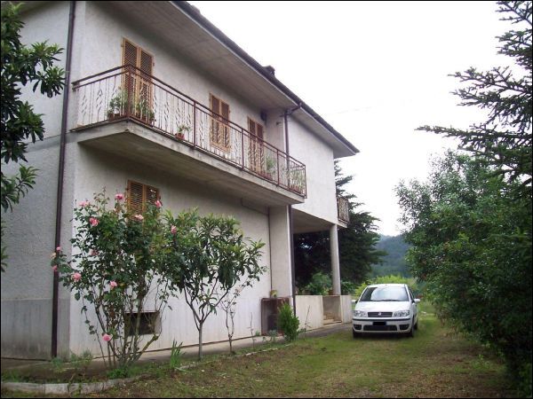 casa indipendente in vendita a Roccafluvione in zona Marsia