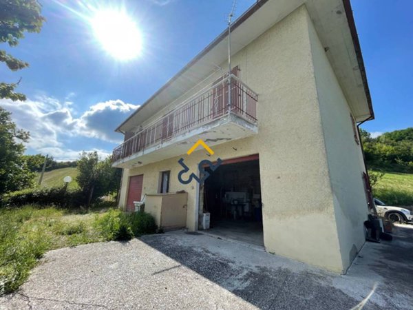 casa indipendente in vendita a Rotella in zona Castel di Croce