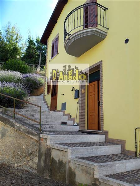 casa indipendente in vendita a Rotella in zona Capradosso