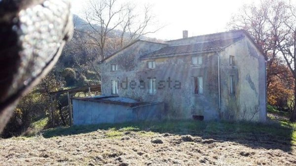 casale in vendita a Rotella in zona Capradosso