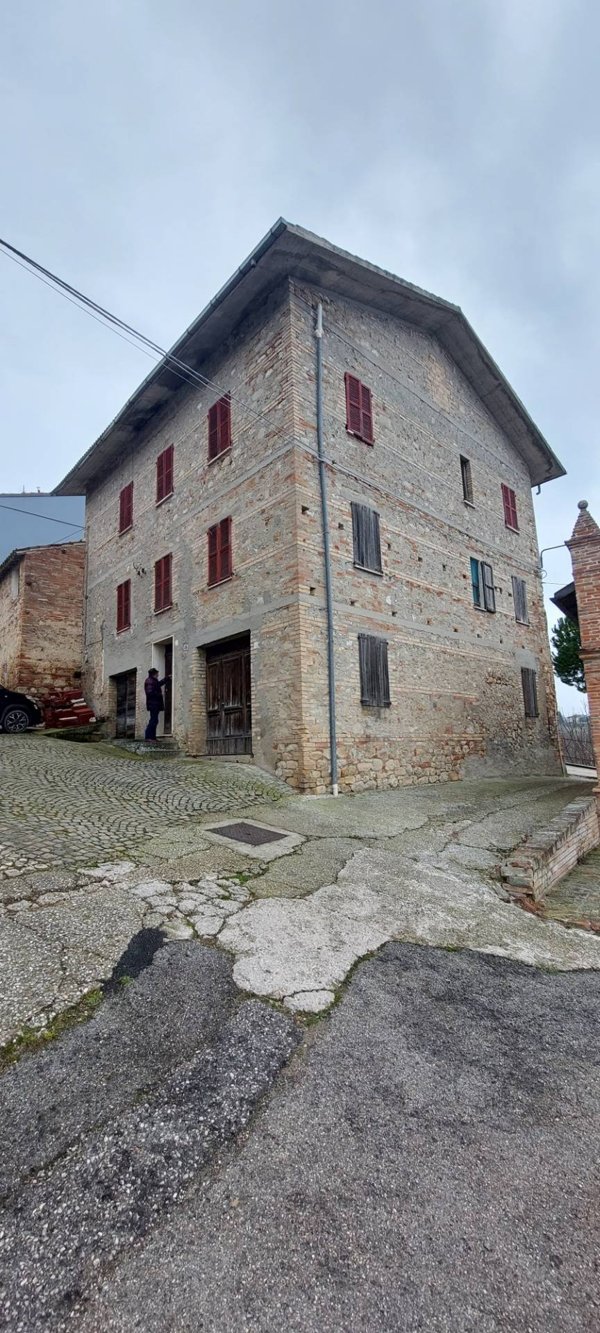 casa indipendente in vendita a Rotella in zona Capradosso