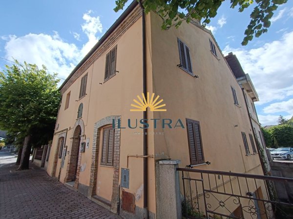 casa indipendente in vendita a Rotella