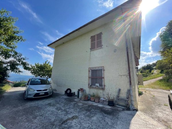 casa indipendente in vendita a Rotella in zona Castel di Croce