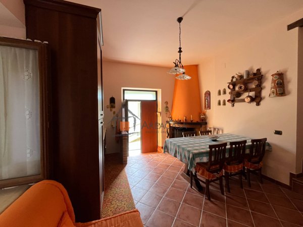 casa indipendente in vendita a Rotella in zona Capradosso