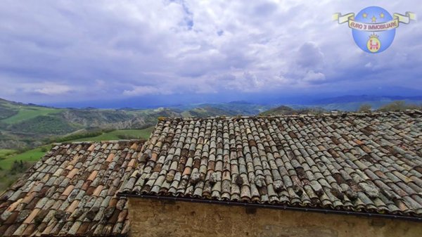 intera palazzina in vendita a Rotella in zona Castel di Croce