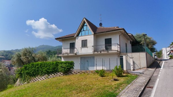 casa indipendente in vendita a Rotella