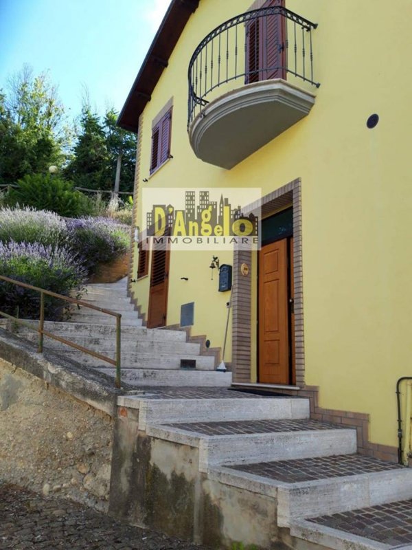 casa indipendente in vendita a Rotella in zona Capradosso